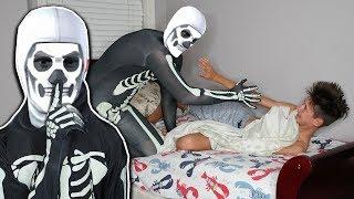 REAL LIFE FORTNITE *SKULL TROOPER* SCARE PRANK ON MY LITTLE BROTHER (FORTNITE IN REAL LIFE)